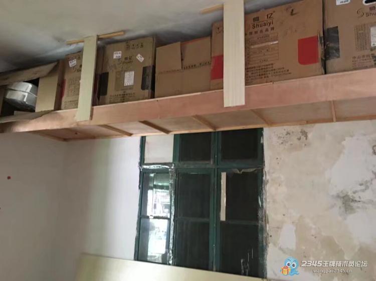 正午时分,镇上电器店安装4路监控