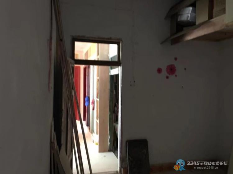 正午时分,镇上电器店安装4路监控