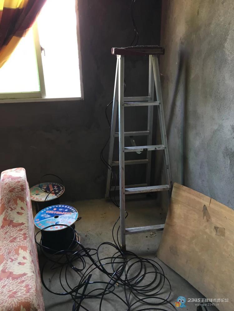 喂猪的电工打主力安装2路监控