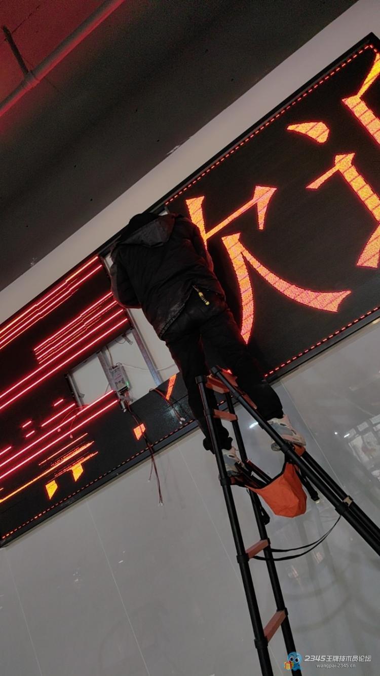 来啦!给咱们这LED大屏安装流程来段「搞笑版解说」,包你边笑边看懂