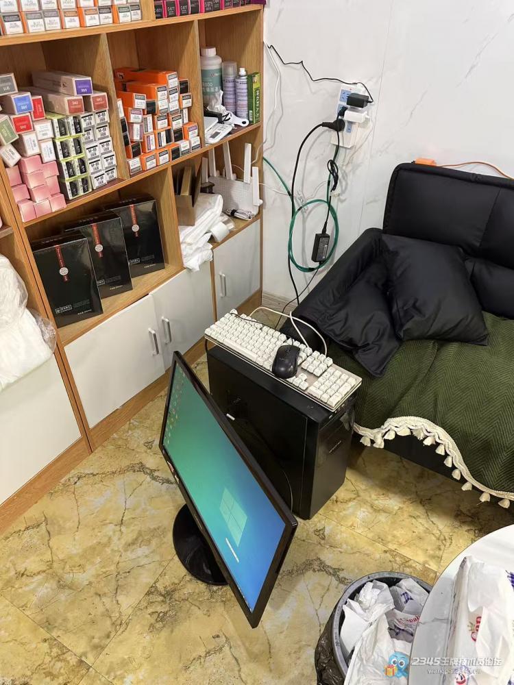 对美女少妇维修电脑实事求是