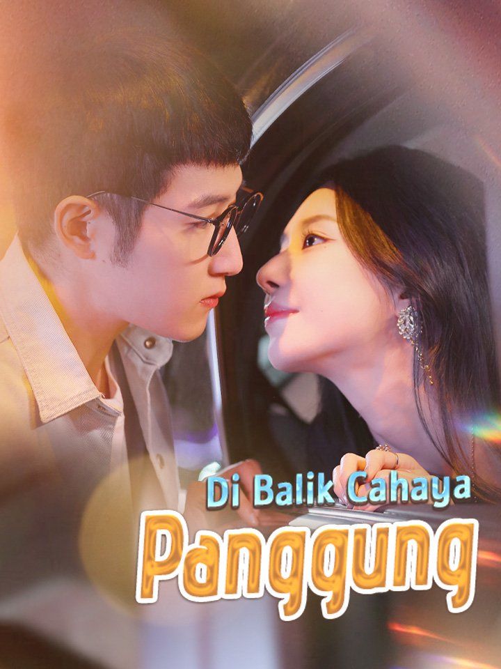 Di Balik Cahaya Panggung